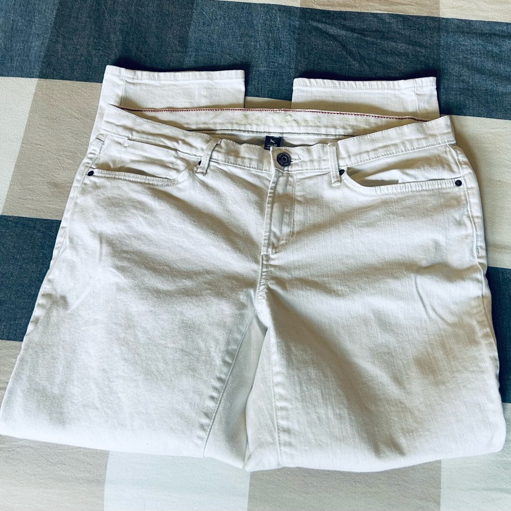 Eddie Bauer Size 10 White Denim Curvy Boyfriend Fit Ankle Jeans.